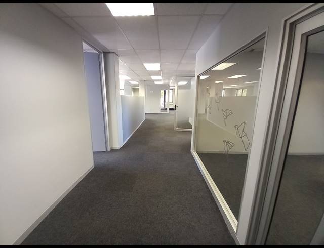 297M² OFFICE TO LET IN BRYANSTON